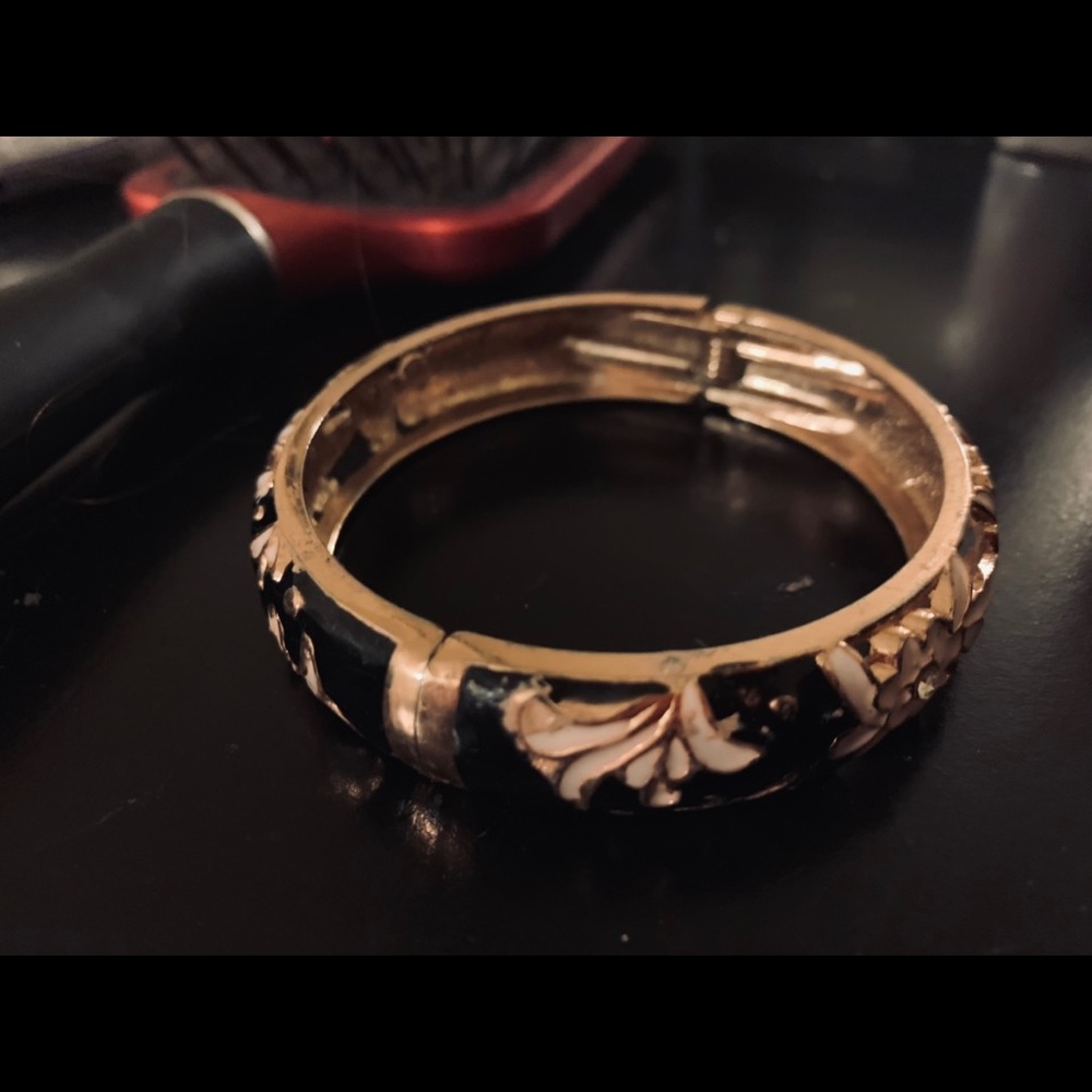 Bracelet black and white enamel gold bangle🤗